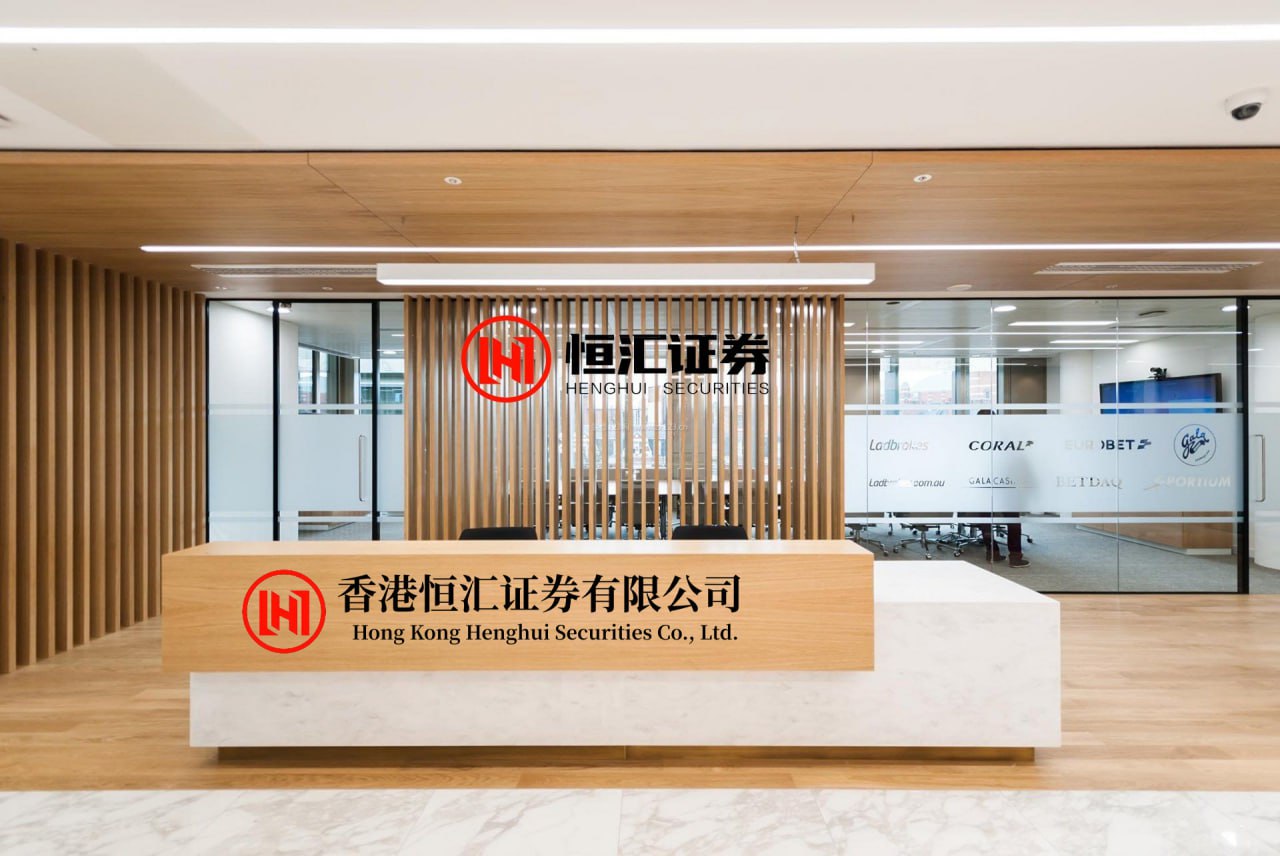 邦尼配资 胡塞武装袭击不停，马克龙宣布法国将军援沙特、保护红海延布港石油设施